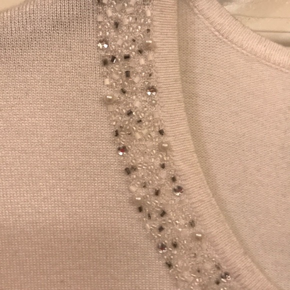 Women’s white sleeveless top - Picture 2 of 4